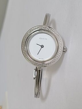 GUCCI 11 12.2L Silver Luxury Round Interchangeable Sparkle Bezel Quartz Watch